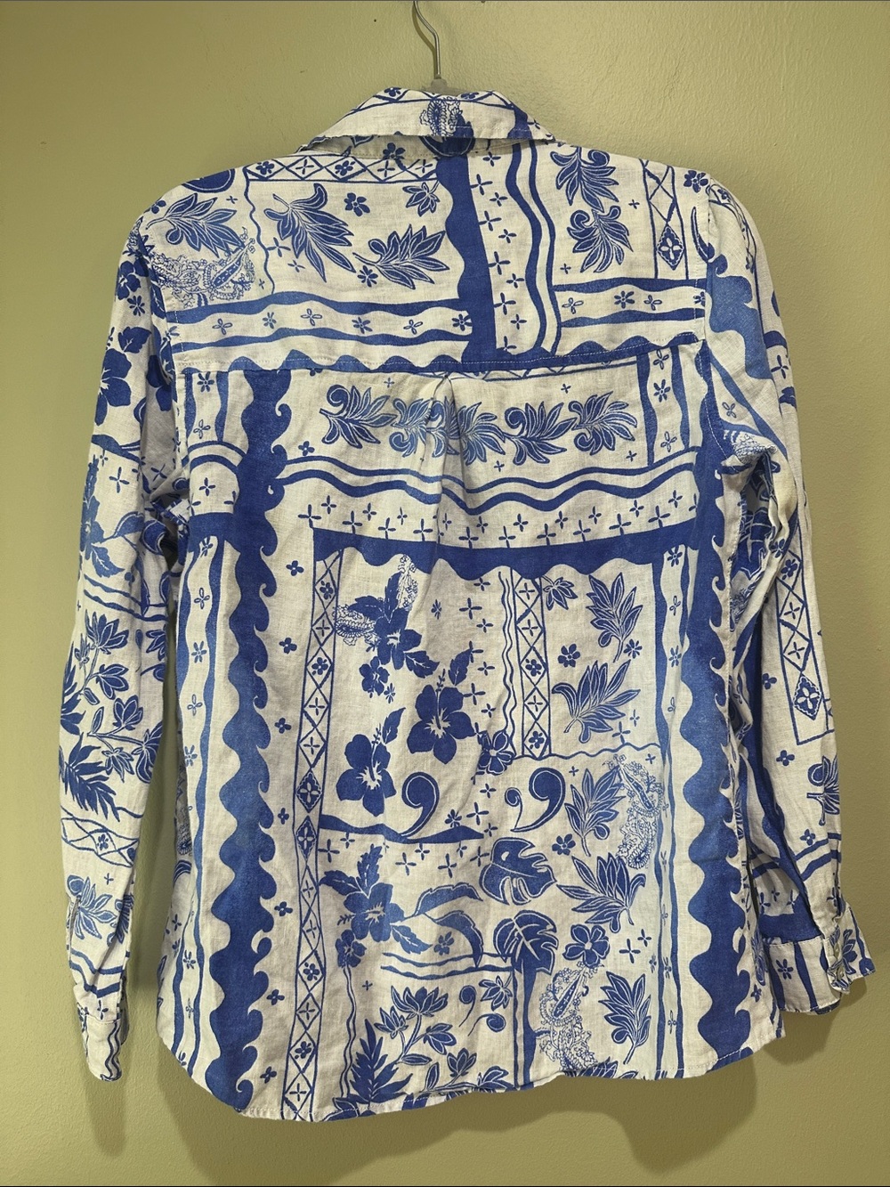 🎆Joie White Button-Down Shirt with Blue Floral Print - Picture 4 of 4